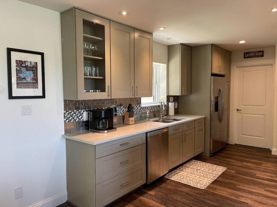 Lakeview Bungalow-Access To Lake, Pool, Gym, &Park Lago Vista Екстериор снимка